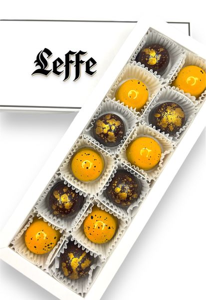 Set of 12 chocolate candies Brand